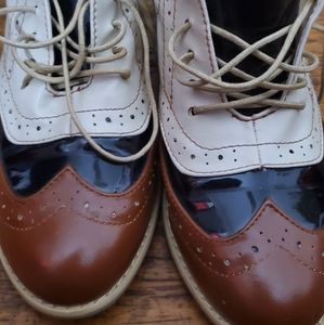 EUC spectator shoes sz Asia 40 us8